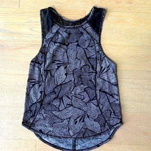 Lululemon black and white tank top